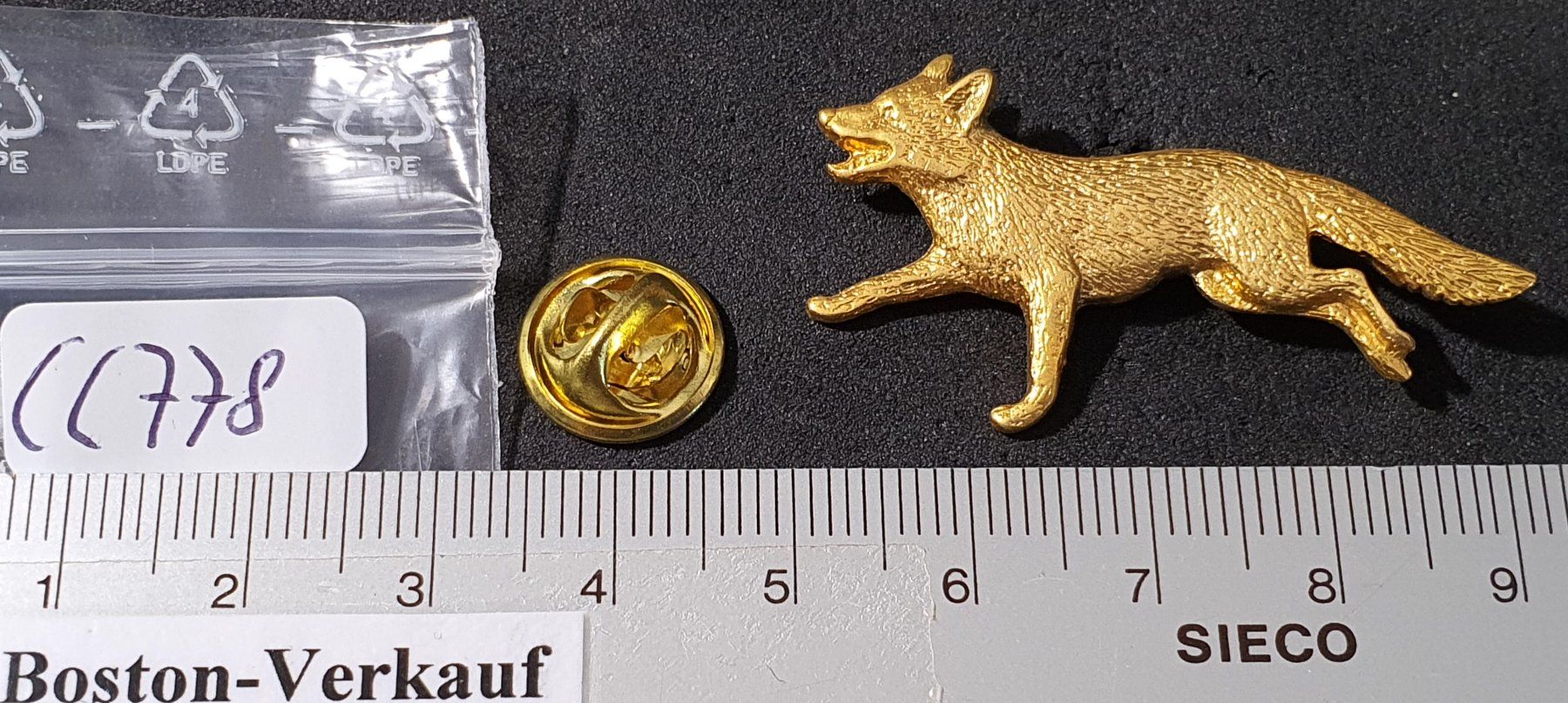 Placchette & Badge: CC778 - Pin Goldener Fuchs Fox / leicht 3D – Usato da Reinach BL venduto da Boston-Verkauf 2