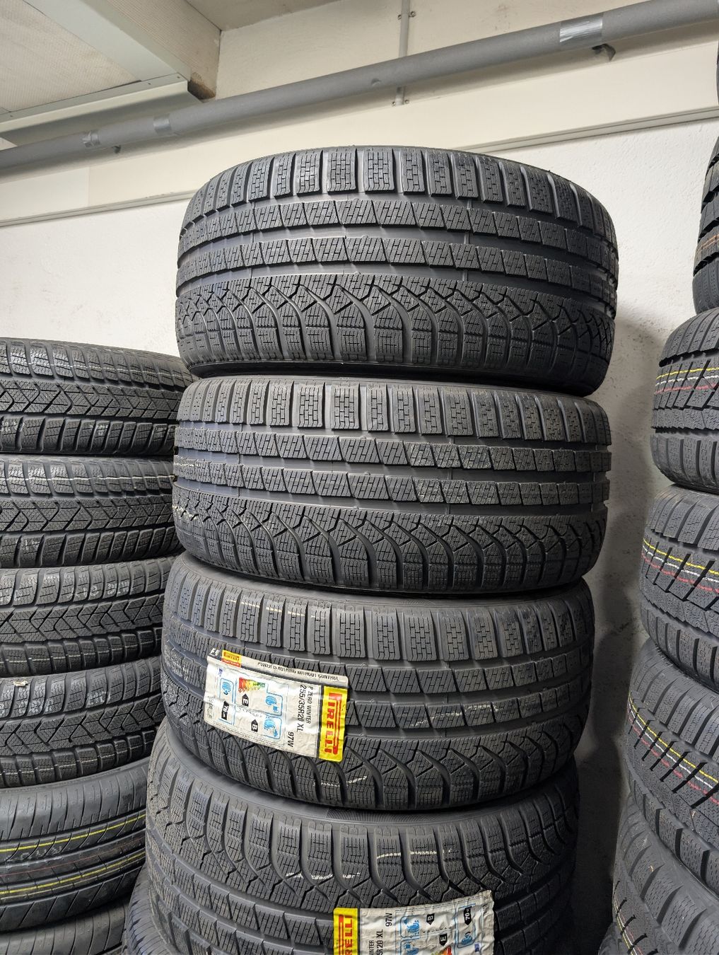 Pirelli Pneus & Roues: Winterreifen  – Neuf avec emballage d'origine à Dürrenäsch par Pneu-Idris