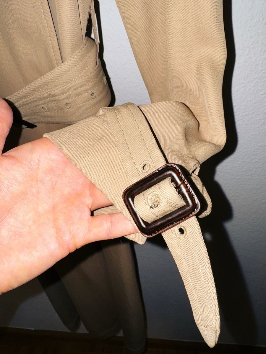 Hugo Boss Cappotti: Trenchcoat beige – Nuovo (secondo la descrizione) da Basel venduto da Mxnai 4