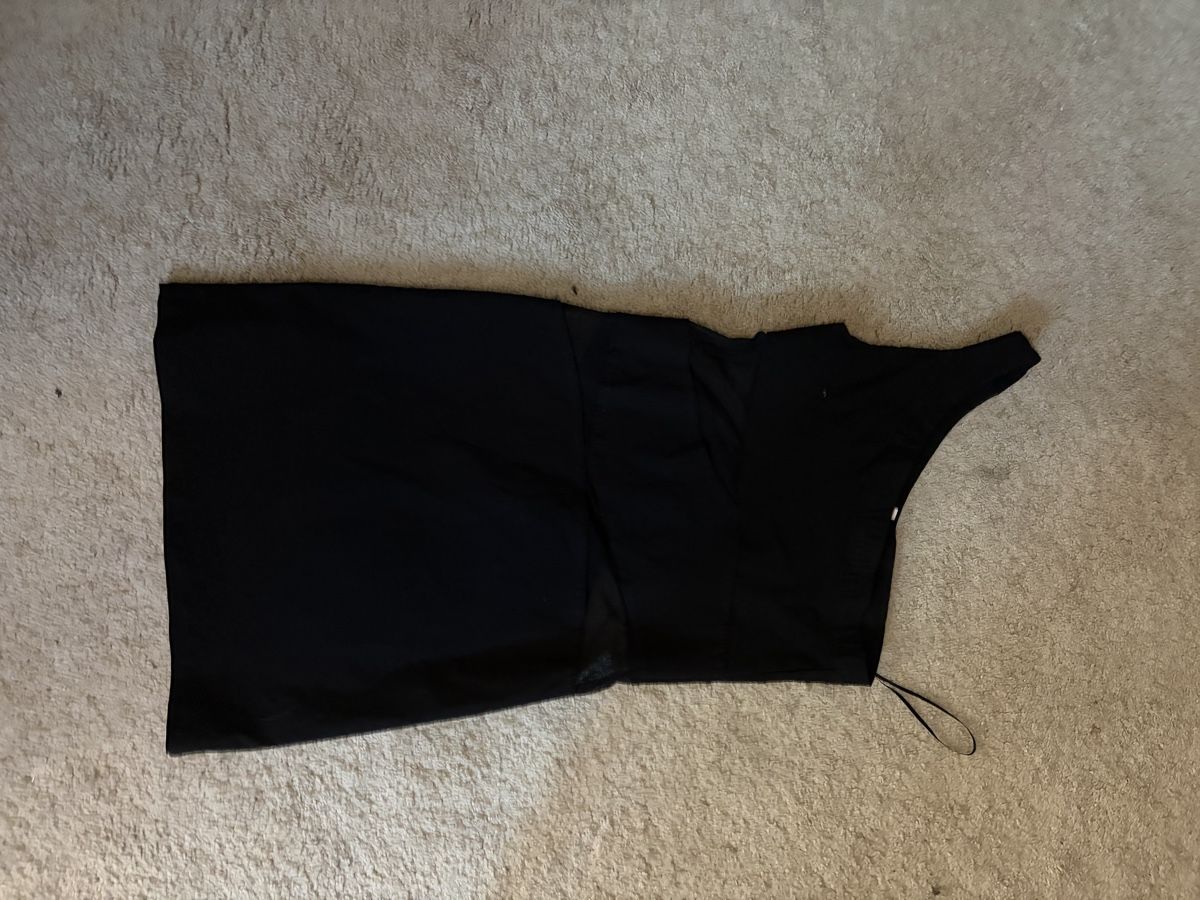 Robes: Kleid schwarz one-shoulder  – D'occasion à Felsberg par kianga