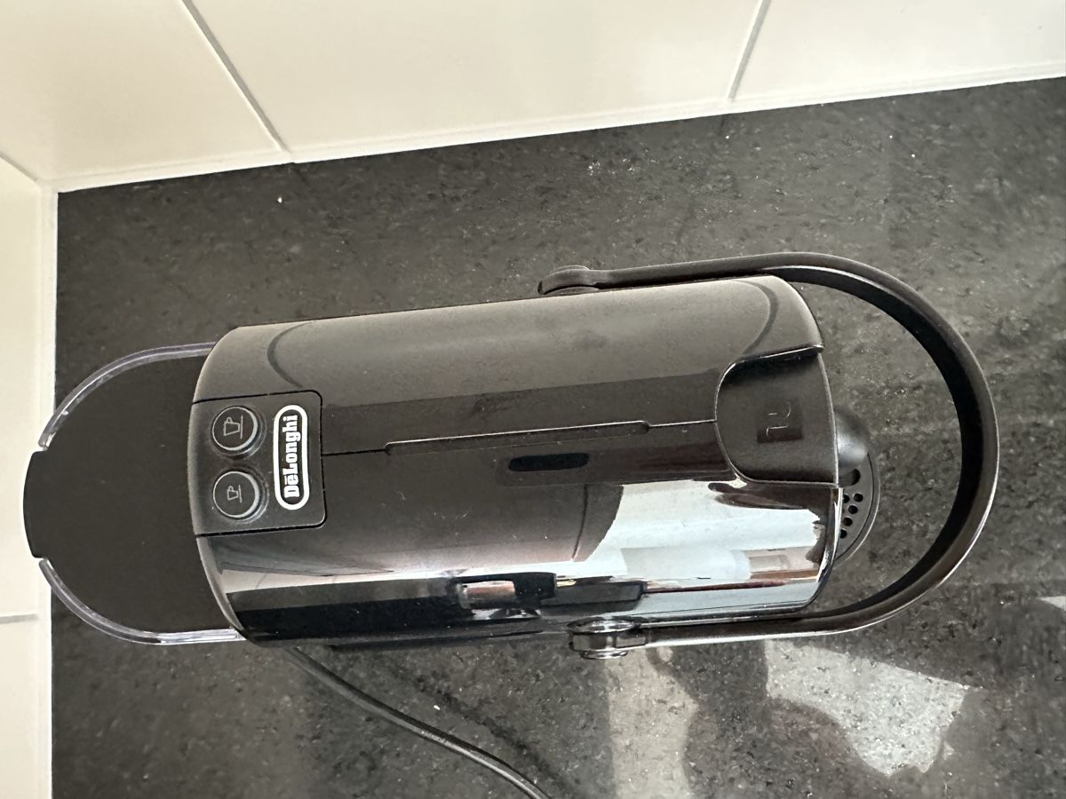 De'Longhi Macchine per caffè & Macchine per espresso: Nespresso DeLonghi Kaffeemaschine, Schwarz – Usato da Küssnacht am Rigi venduto da fulLhouse21 1