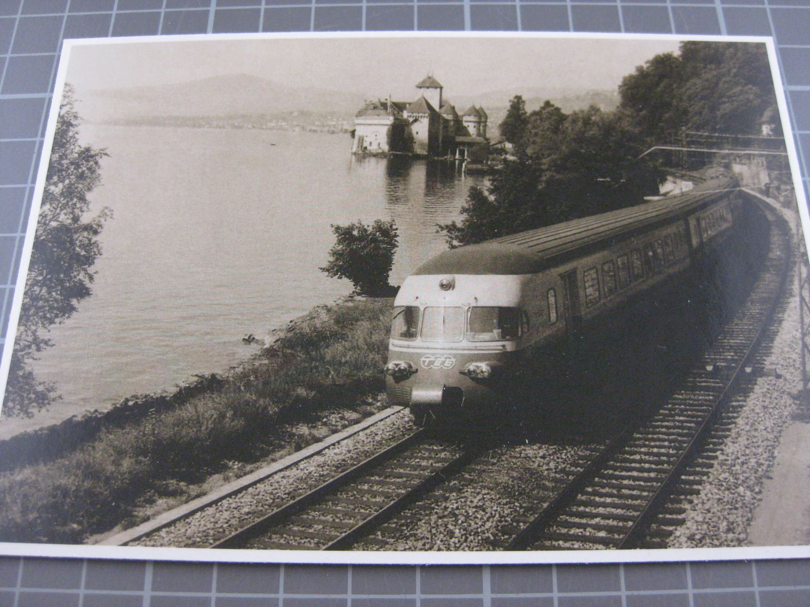 Cartoline postali: AK Chillon mit TEE Zug – Usato da Malters venduto da Marosko