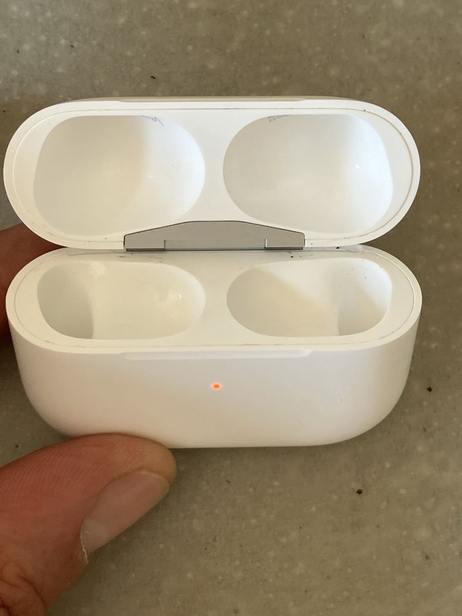 Apple Kopfhörer: APPLE AirPods Pro 1 Charging Case  – Gebraucht aus Lausanne von  6