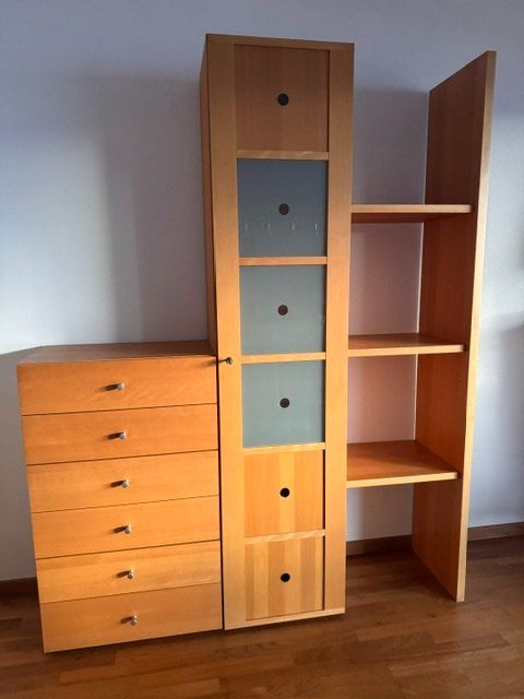 Armadi: Wohnwand,Sideboard mit Schubladen, Vitrinenelement und Regal – Usato da Triesenberg venduto da dibali