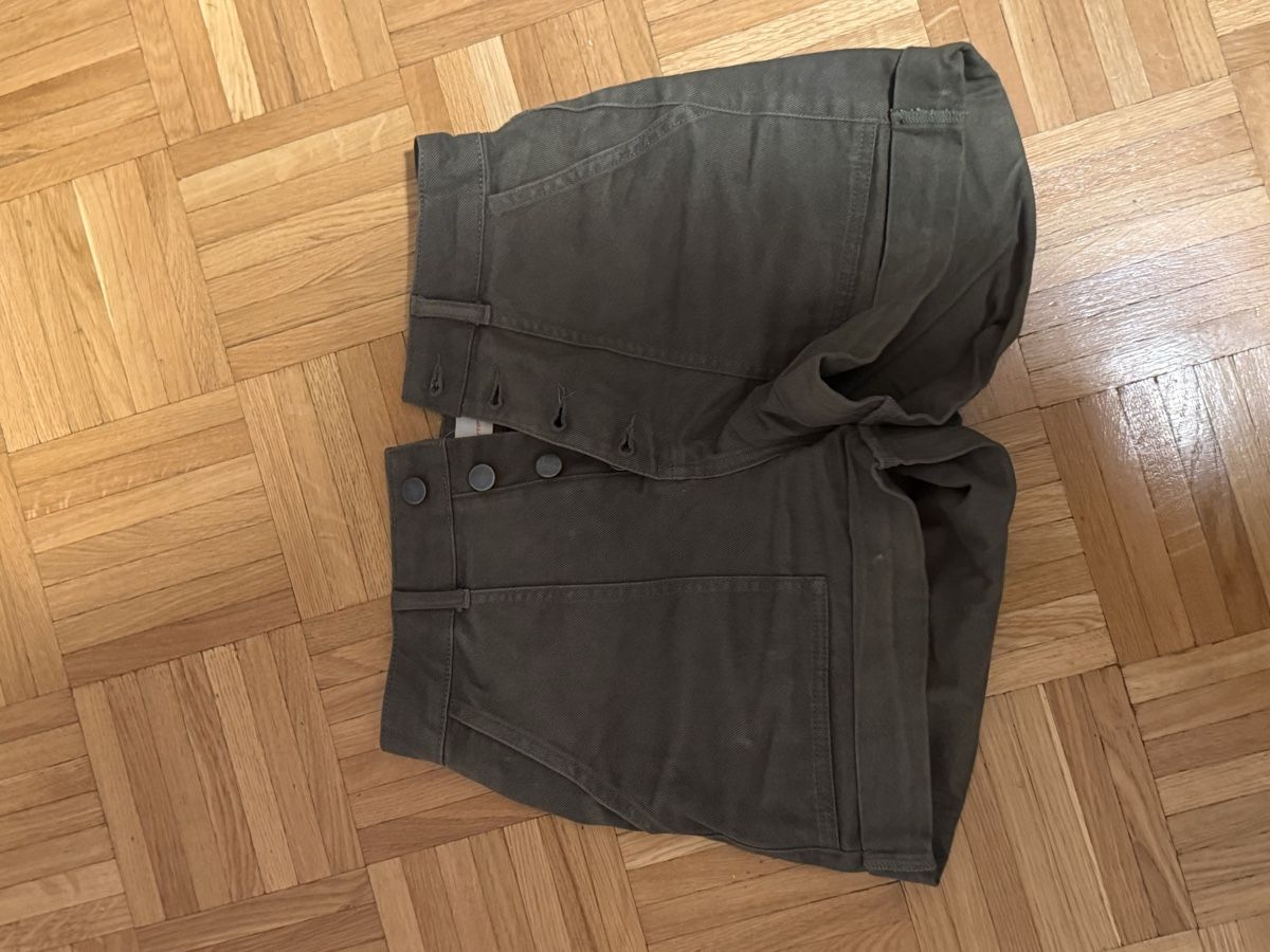 Twinset Pantalons: Short kaki – D'occasion à Grand-Lancy par saf_tlt2
