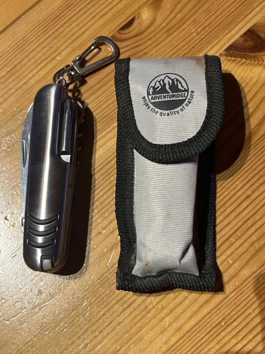Coltelli tascabile: Praktisches Adventure Ridge Multitool mit Etui, neuwertig – Nuovo (secondo la descrizione) da Grindelwald venduto da IseLune