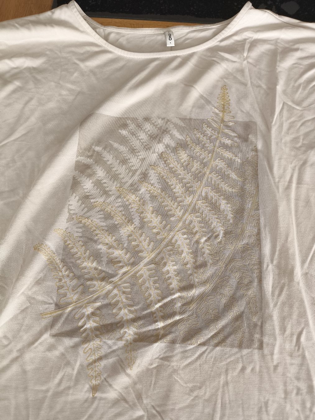 Only T-shirt: Shirt Gr.L ONLY – Usato da Burgdorf venduto da Ropajesi 2