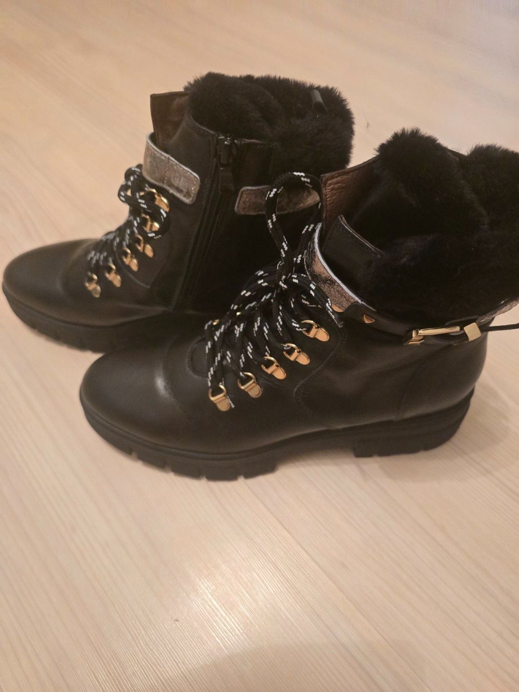 Damenschuhe: Winterstiefeletten – Gebraucht aus Gutenswil von evita.64