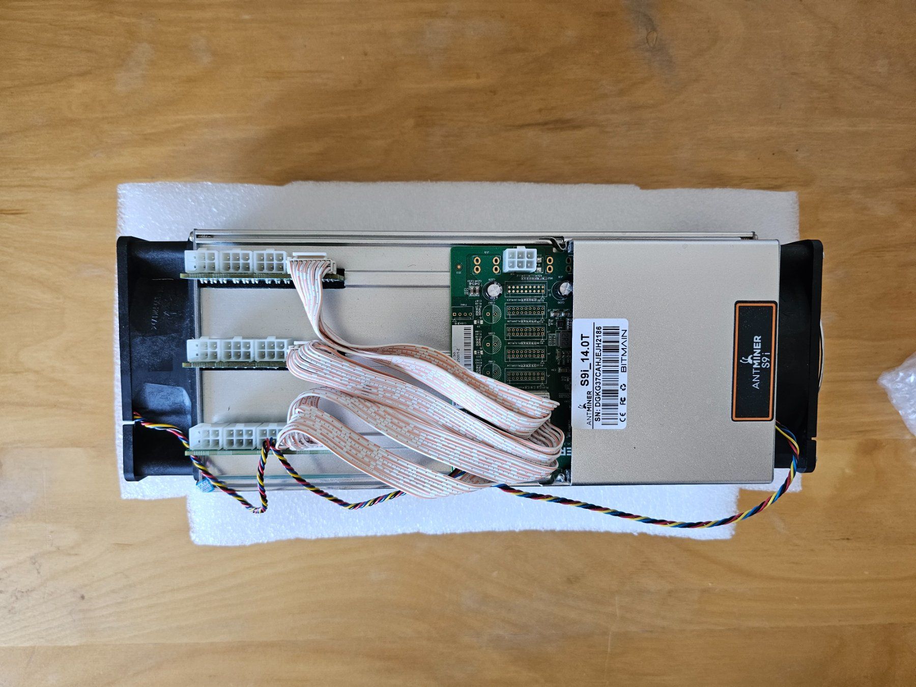 Bitmain Coin Miner: Bitmain Antminer S9i-14 - Never used. – Nuovo (secondo la descrizione) da Lamboing venduto da Mk06