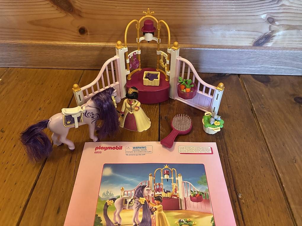 Giocattoli: Playmobil Princesse - Ecurie avec cheval à coiffer – Usato da Les Pontins venduto da galaud