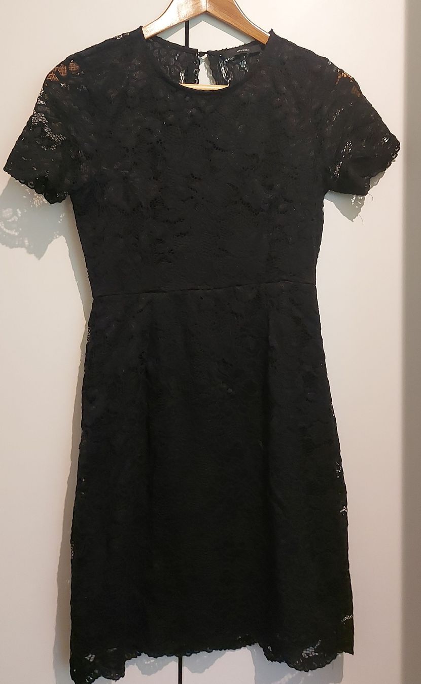 Vero Moda Vestiti: Elegantes Spitzenkleid, Schwarz – Usato da Elsau venduto da Caramelito