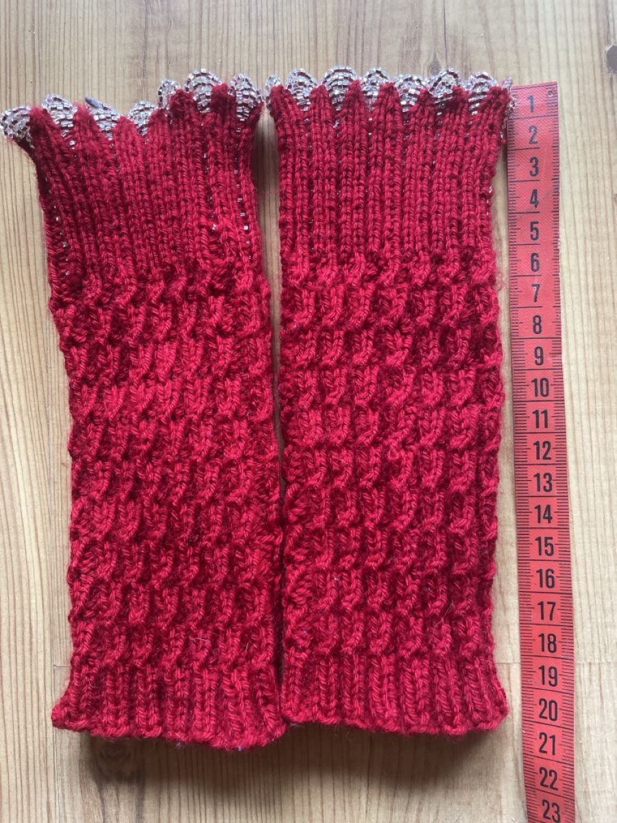 Sonstige Kleidung & Accessoires: Pulswärmer rot – Gebraucht aus Erschmatt von Gragetsch