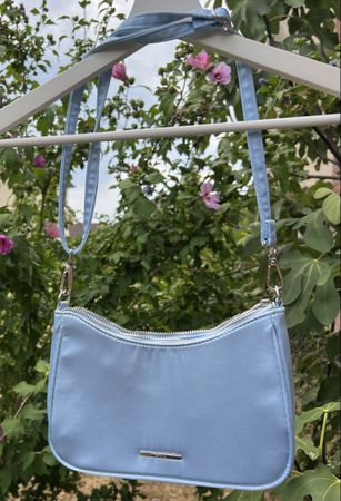 Bershka Schultertasche Hellblau