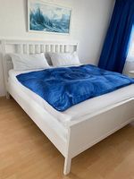 Bett mit Lattenrost und neuwertigen Matratzen