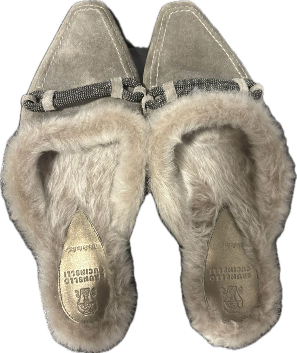 Brunello Cucinelli Scarpe da donna: Brunello Cucinelli "Fluffy Cozy" Grey Ballerinas – Usato da Chur venduto da Cuteclothes7k
