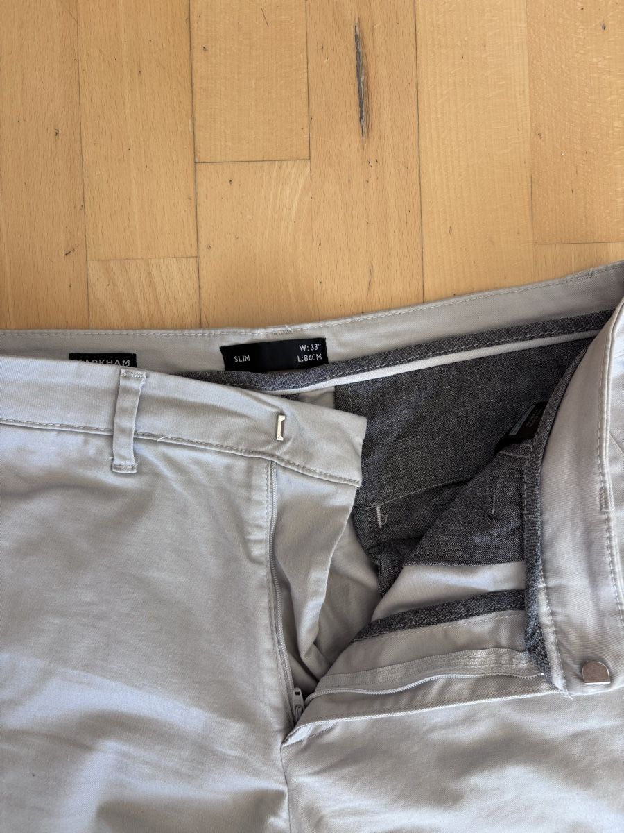 Pantaloni: Neutral Chinos - Good Condition, Size 33, Light Beige – Nuovo (secondo la descrizione) da Zürich venduto da Grothschild 1