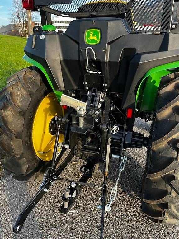Trattori: Allrad Traktor John Deere 3025 E - Kauf oder Miete – Usato da Baar venduto da renewismer 2