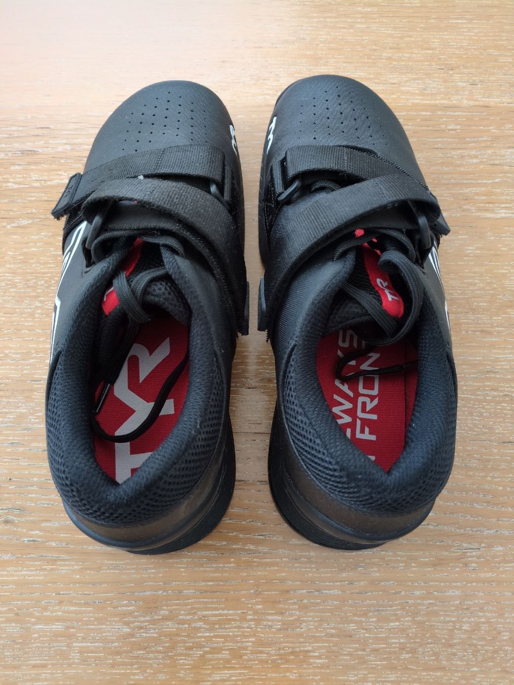 Scarpe da uomo: Tyr L-1 Lifter – Usato da La Chaux-de-Fonds venduto da noolls 1