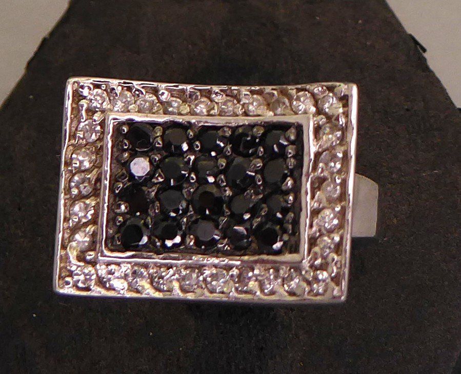 Bagues: Ring 925 Silber mit synthetischen Steinchen – D'occasion à Muri AG par Lineli2020 1