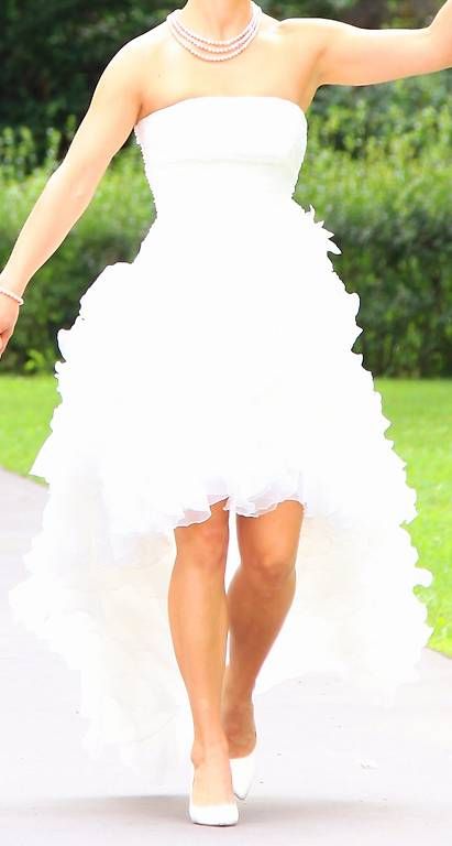 Robes: Traumhaftes Designer-Hochzeitskleid Creme/Eierschale – D'occasion à Reinach BL par urbanfinds 1