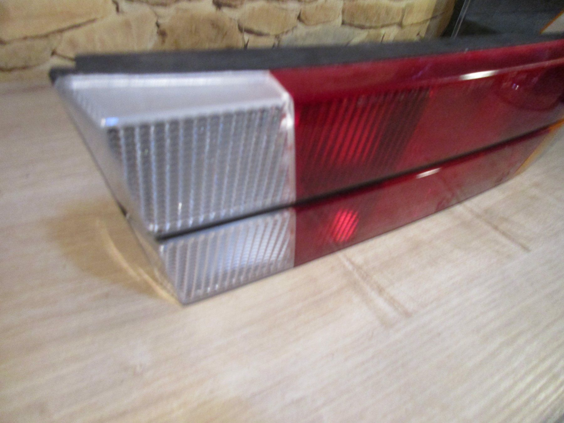 Alfa Romeo Tutti pezzi di ricambio auto: Alfa Romeo 75   Heckleuchte rechts gelber Blinker – Nuovo (secondo la descrizione) da Ennetmoos venduto da Truckdiver 2