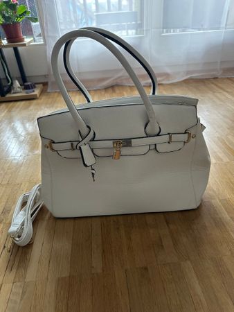 Elegante weisse Handtasche mit Schloss, Top Zustand!