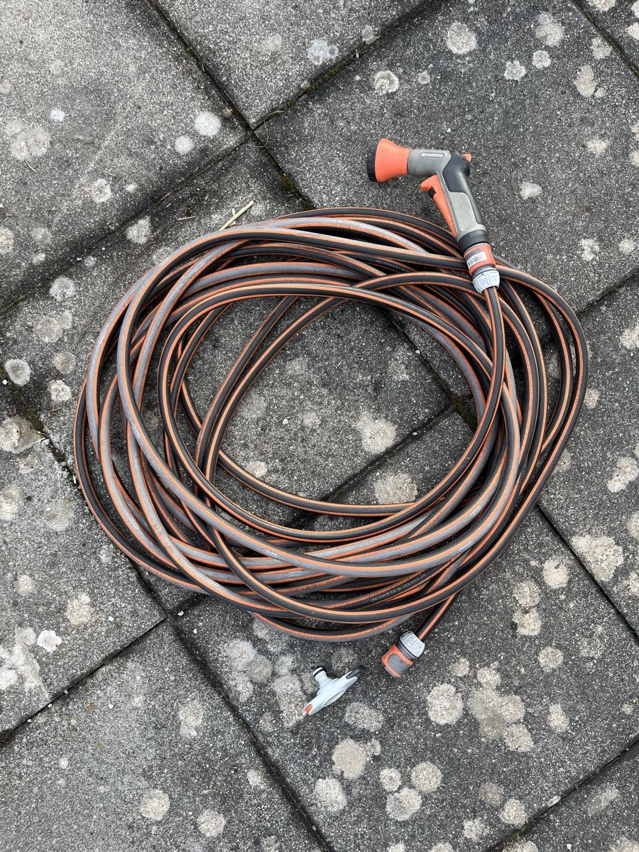 Gardena Tubi & Tubi flessibili: Gartenschlauch ca. 12m inkl. Brause & Adapter – Usato da Zürich venduto da Pestopasta