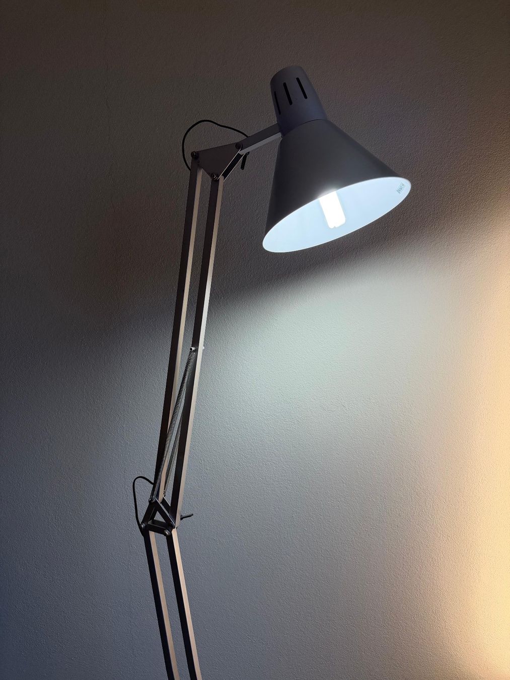 Lampade: Graue Stehlampe Brilliant Winston – Usato da Kloten venduto da canela9 2