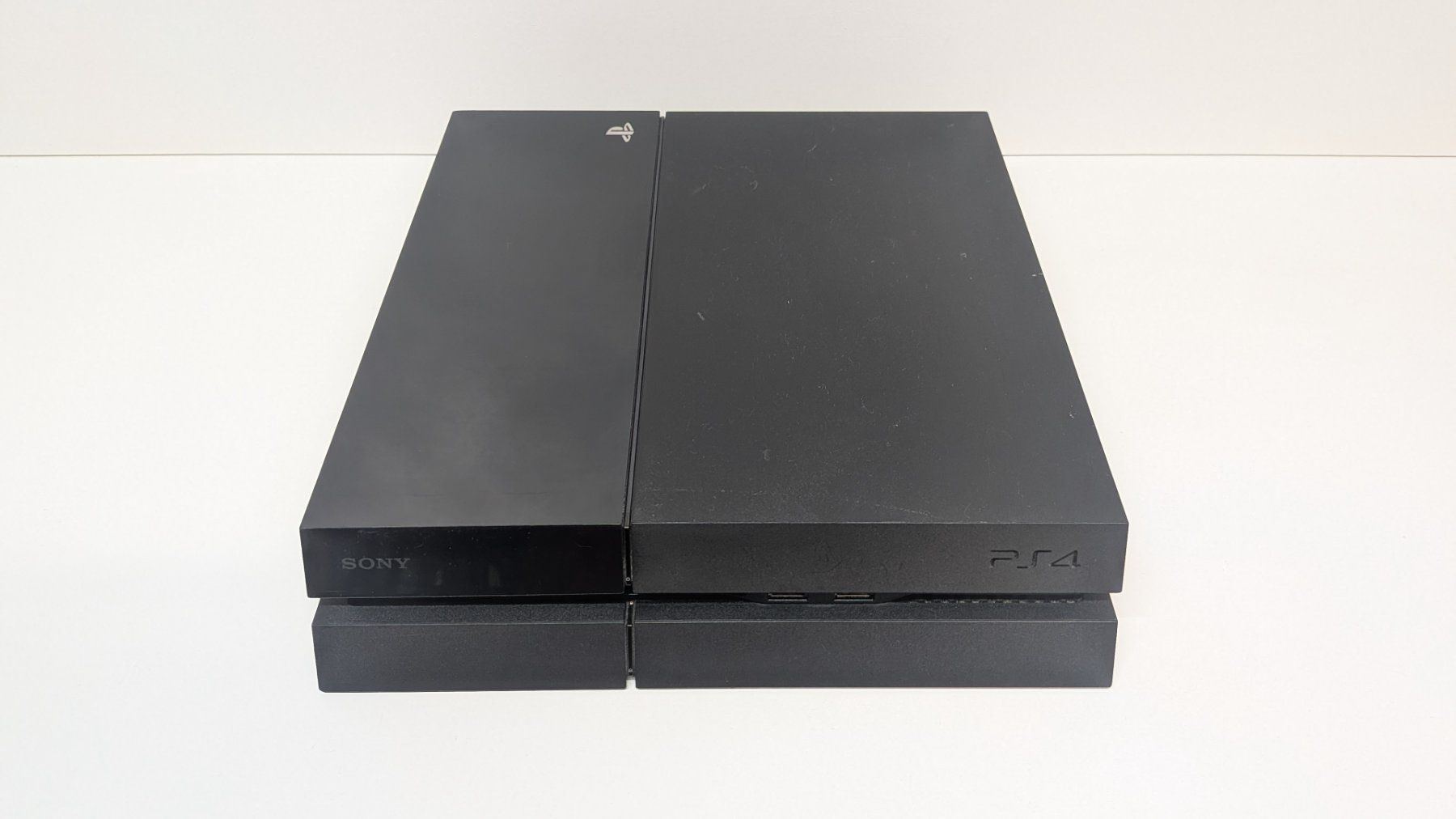 Sony Console: PlayStation 4 mit Controller und GTA V – Usato da Menziken venduto da mame18 5
