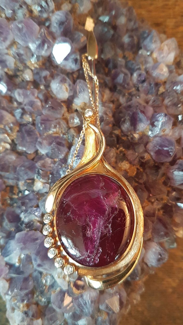 Broches & Aiguilles: Edle Brosche mit sehr seltenem Rubin – Neuf (Voir description) à Unterägeri par Altgoldschmuck 5