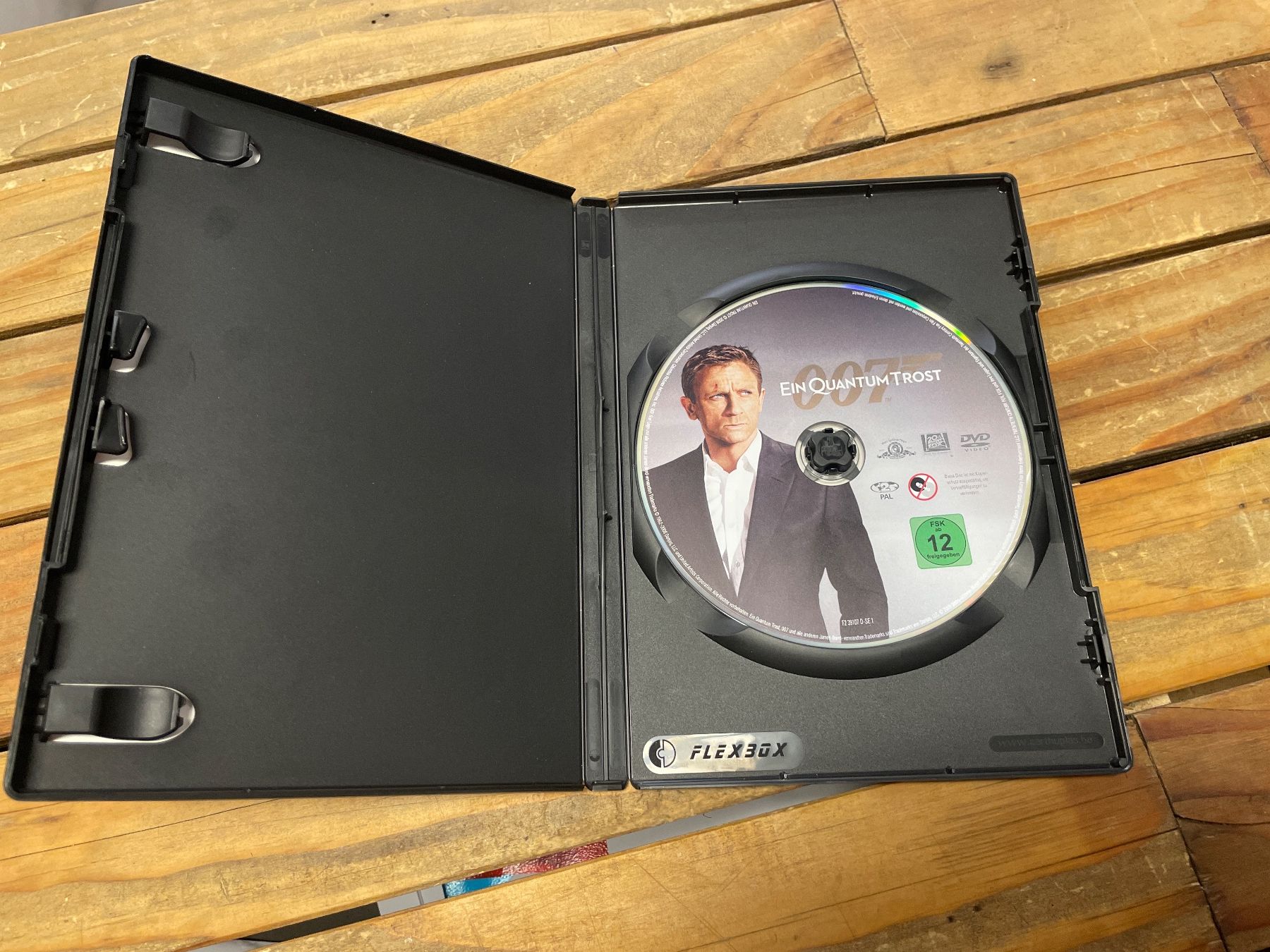 Tous les DVDs: DVD 007 ein quantum trost  (allemand) – D'occasion à moudon par faucheur2 2