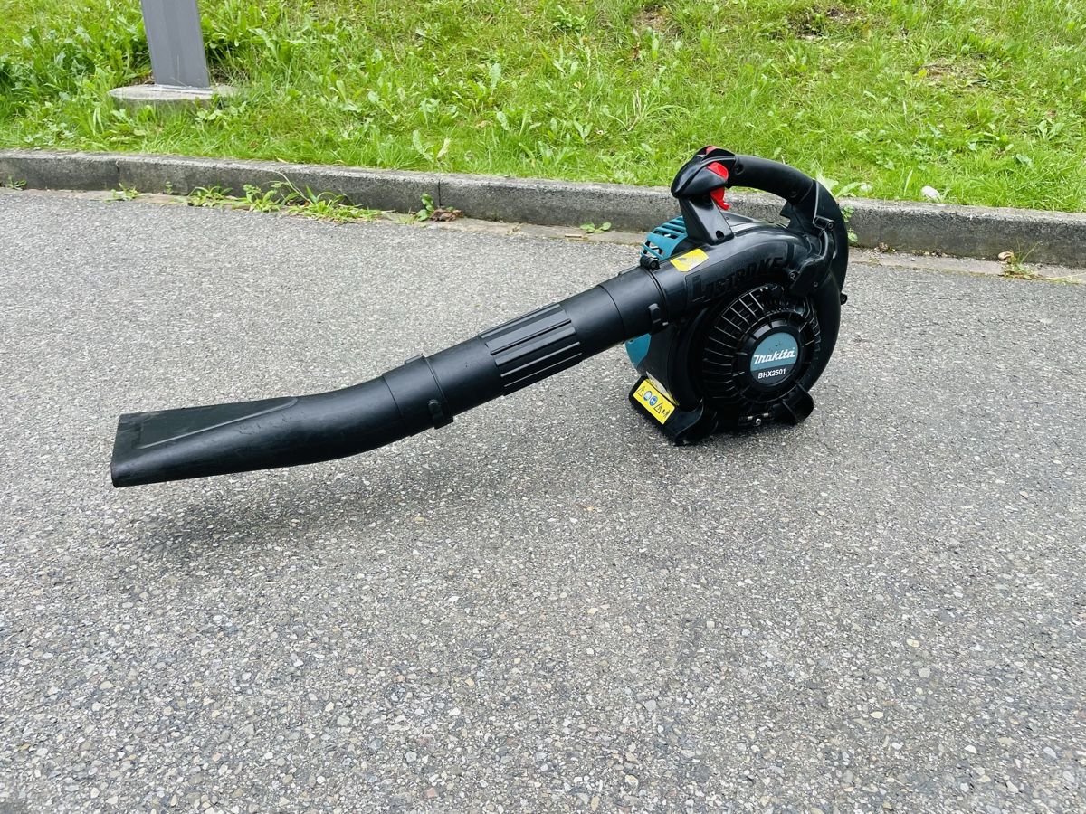 Makita Soffiatori & Aspiratori per foglie: Laubbläser Makita 4 Takt – Usato da Würenlos venduto da Shop_Shop 2