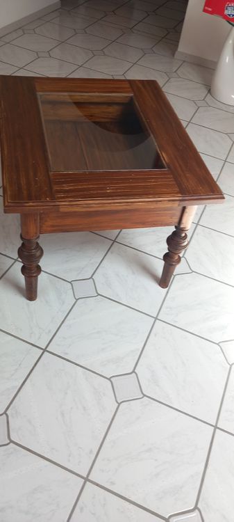 Tische: Holz-Couchtisch mit Glas, vintage Stil – Gebraucht aus Buttikon SZ von MH1976 1