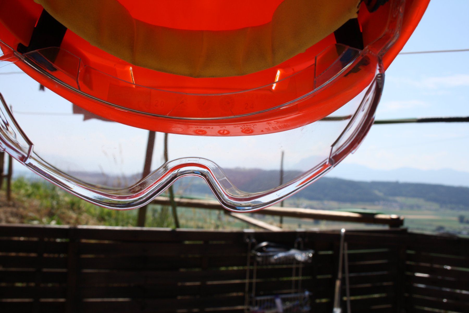 Protezione per viso e udito: BAUHELM MIT EINGEBAUTER SCHUTZBRILLE – Usato da Wauwil venduto da Pneuedy 6