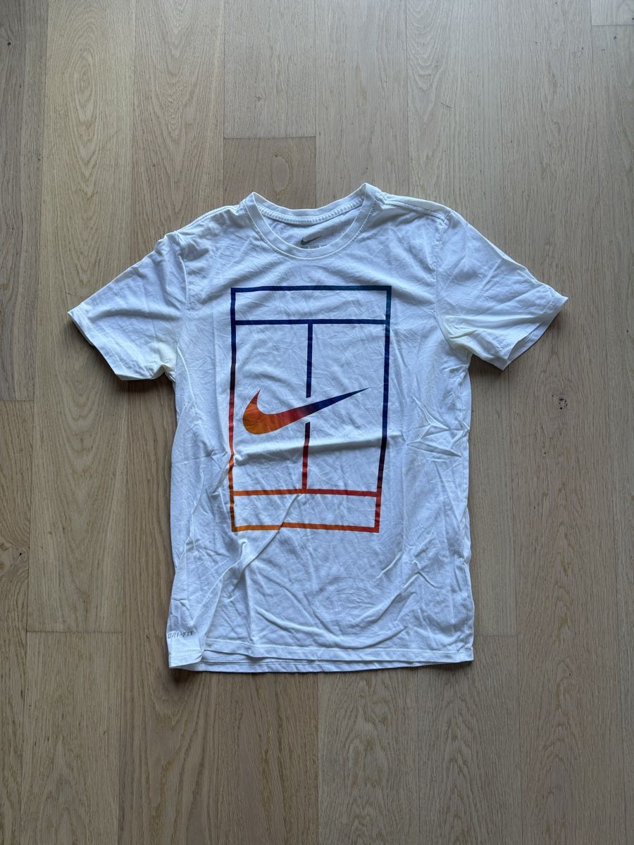 Nike T-Shirts: Nike Court T-Shirt – Gebraucht aus Zürich von sandro_colombini