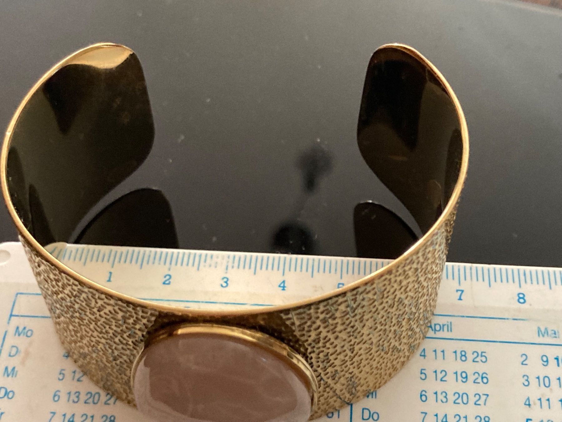 Armbänder & -reifen: Bracelet rigide doré avec pierre – Gebraucht aus Marly von Antigona71 2