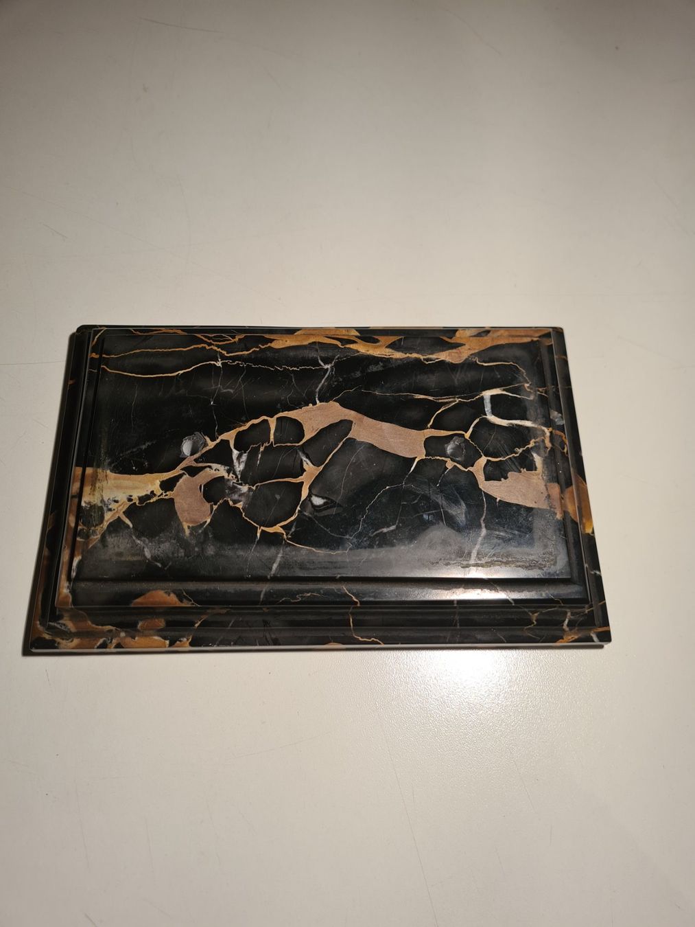 Tutte le decorazioni: Plaque en marbre noir et or, vintage. – Usato da Monthey venduto da 187-zeroo 7