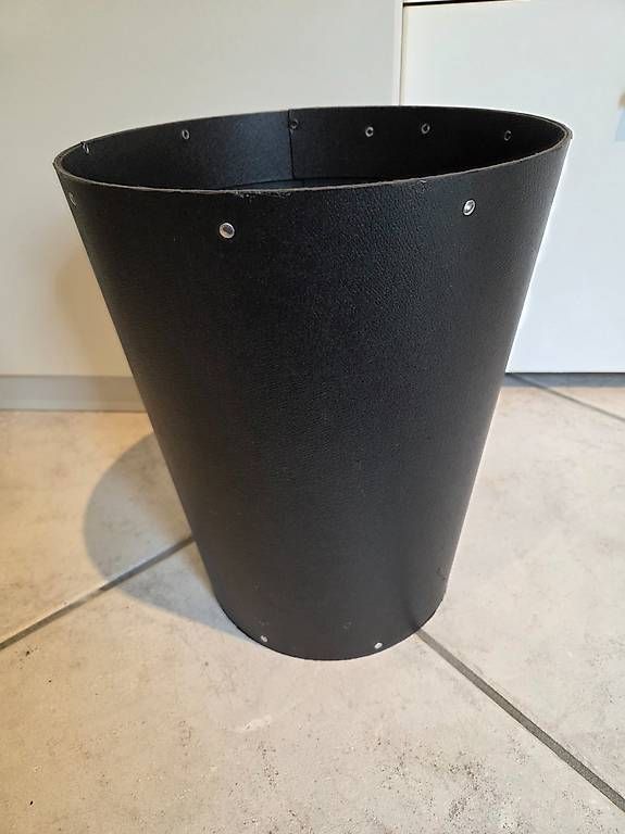 Poubelles: Papierkorb  – D'occasion à Herznach par koro02