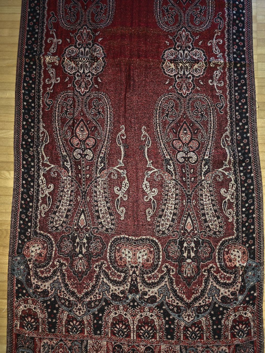 Foulard & Sciarpe: Wunderschöner, warmer Winter-Schal mit Paisley Muster – Usato da St. Gallen venduto da A.W.128 4