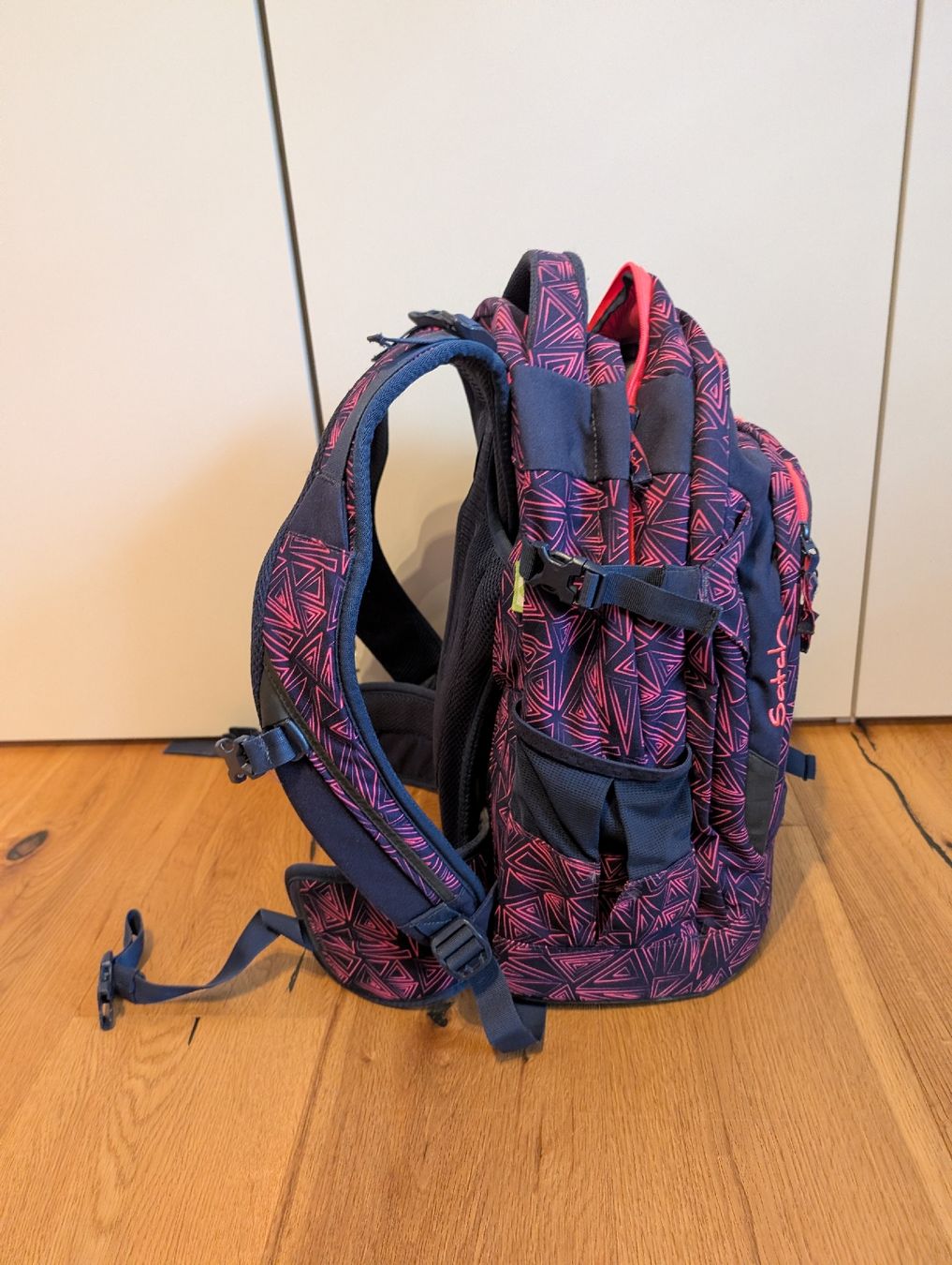 Satch Zaini: Schulrucksack Satch blau rosa geometrisch – Usato da Walenstadt venduto da Dorinka 3