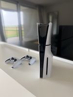 Sony PlayStation 5 Konsole mit zwei Controllern neuwertig