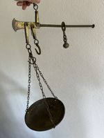 Hängewaage Messing mit Kette und Schale, alt, 3300 g
