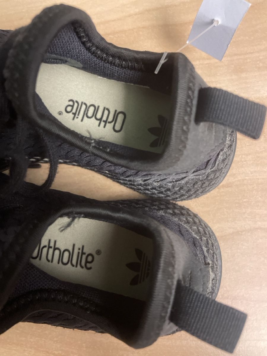 Adidas Scarpe per ragazzi: Schwarze Adidas Sneaker , Gr. 25 1/2 – Usato da Obergerlafingen venduto da cabo4 3