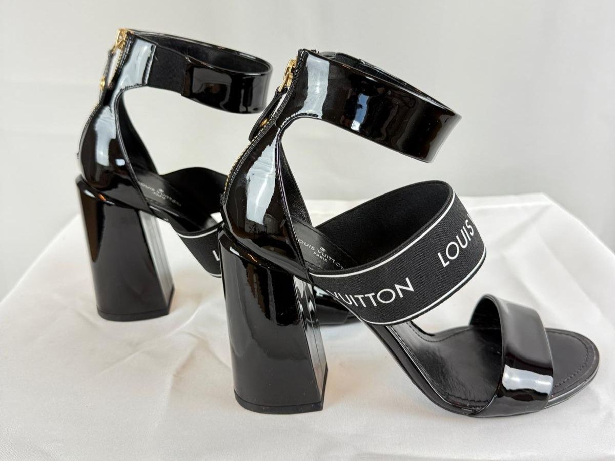 Louis Vuitton Chaussures femmes: Louis Vuitton Sandalen, schwarz, Gr. 38 – D'occasion à Oberarth par SSS. 2