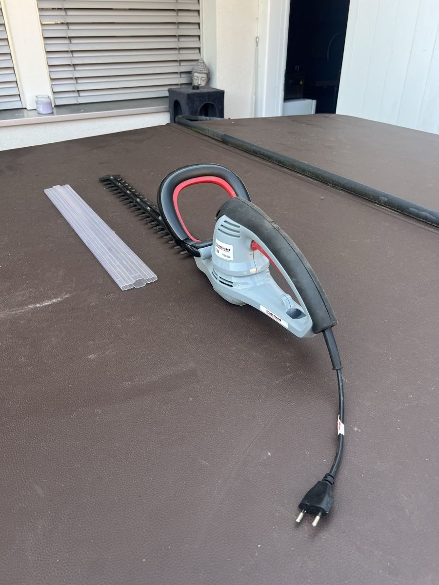 Tutti gli attrezzi: Pattfield PE-EHS 5560 Elektro Heckenschere – Usato da Zauggenried venduto da Mr-Jackman