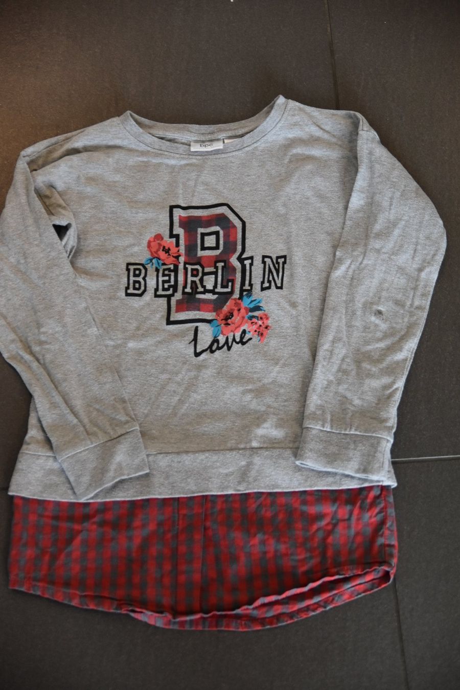 Pullover & Sweatshirts: cooles Shirt Gr. 128 / 134 – Gebraucht aus Brittnau von Norge77