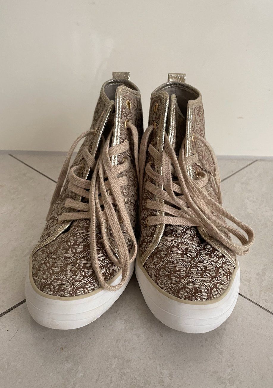 Guess Scarpe da donna: Guess Schuh Gr. 38 Keilabsatz – Usato da Dagmersellen venduto da Arcticsnow2017