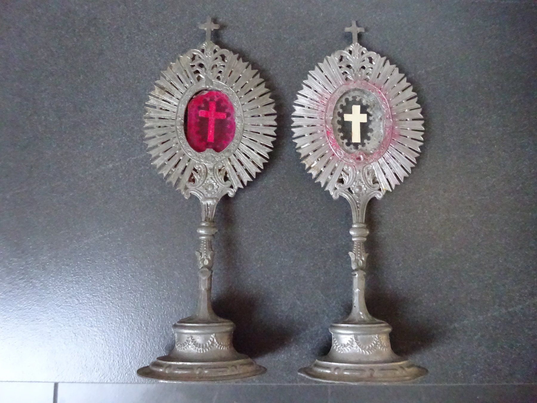 Sculture & Statue: 2 Monstranzen / Reliquie Kreuz – Usato da Esslingen venduto da FetteSchnecke 2