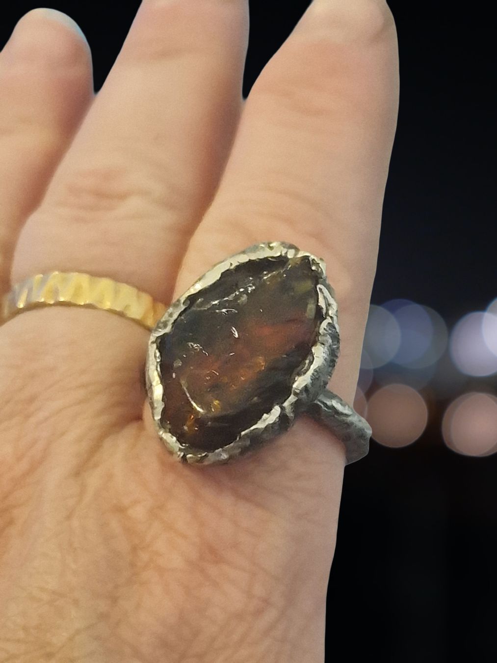 Anelli: Naturstil Statement-Ring, Silber & Sumatra-Bernstein, Gr. 63 – Nuovo e nell'imballaggio originale da Aarau venduto da Schmuckhoehle_MD 7