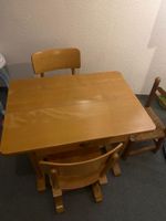 Kindertisch mit 4 Stühlen - Top Zustand
